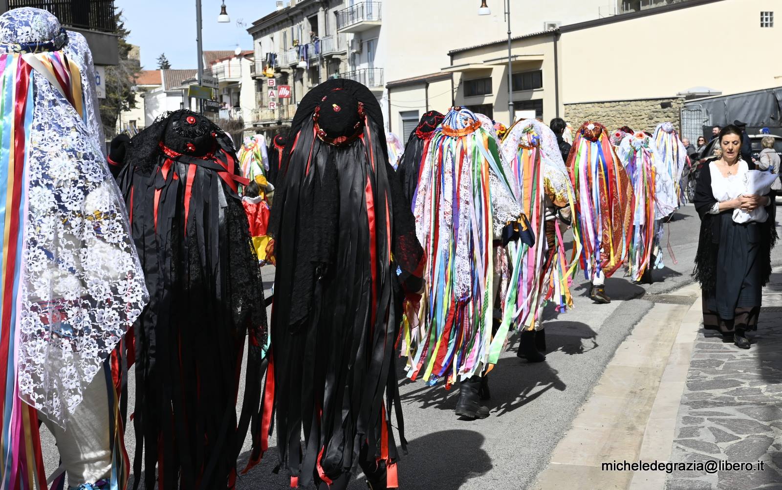 Alcuni dei costumi tipici del Carnevale di Tricarico (Foto: Zurlìo)